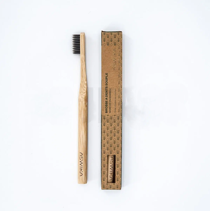 BROSSE A DENTS SOUPLE - MANCHE EN BAMBOU & FIBRES INFUSEES AU CHARBON